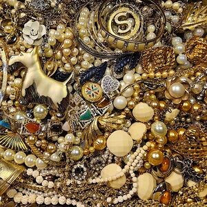 3 LBs Vtg Mod MYSTERY Jewelry Lot~ mostly wearable recycle crafts repair